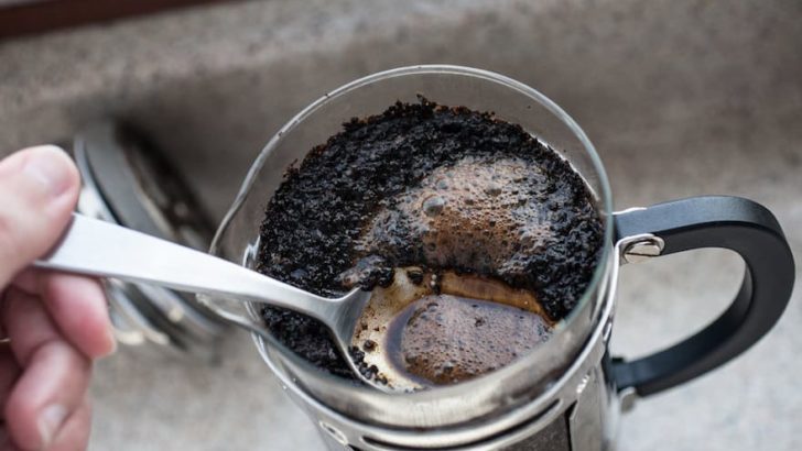 Cold brewing coffee in a French press