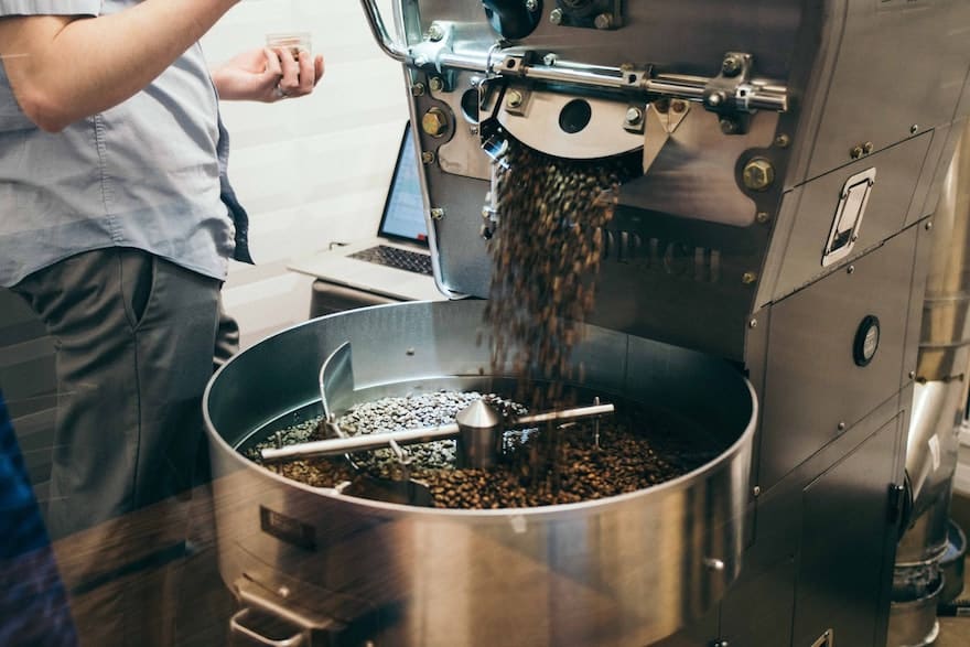 Roasting coffee on an industrial roaster