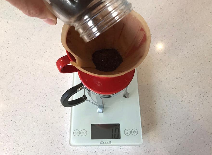 If you perform the whole operation on a scale, you can really get to know your coffee-to-water ratios. (© Bean Poet)