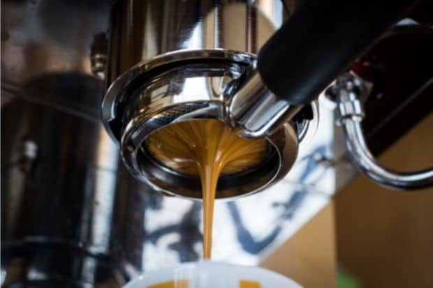 Espresso coffee pouring out of bottomless portafilter in test to determine if portafilter size does matter