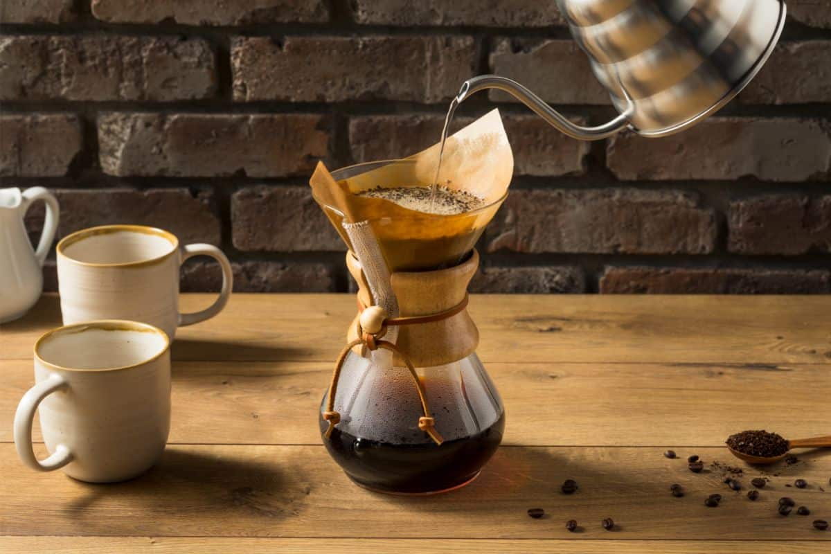 Kettle pouring into a Chemex