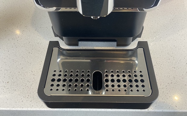 Magnetic drip tray on Tchibo coffee machine