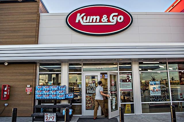 Kum & Go exterior