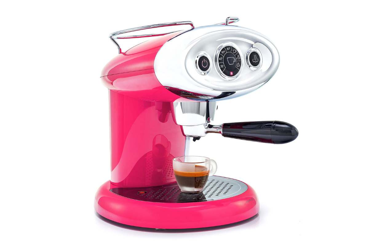 illy Deep Pink retro espresso capsule machine on a white background